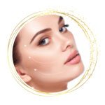 Mulher com pontos de creme no rosto